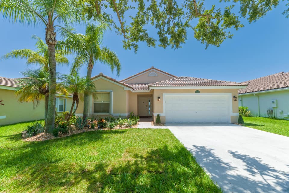 Listing photo of a home for sale in Pembroke Pines, Florida