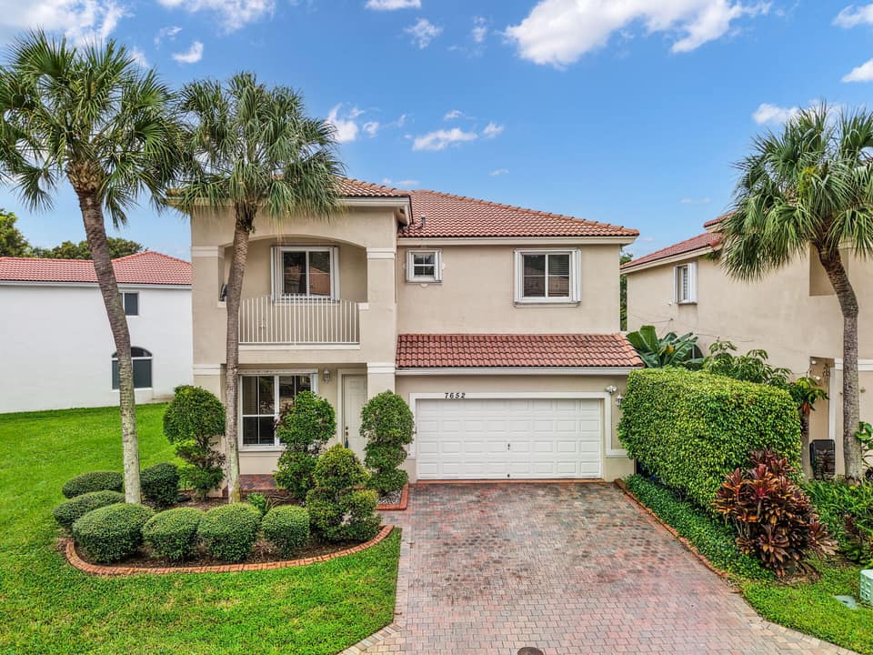 Listing photo of a home for sale in Pembroke Pines, Florida