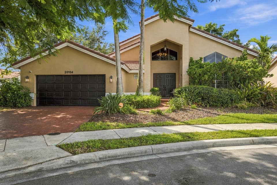 Listing photo of a home for sale in Pembroke Pines, Florida